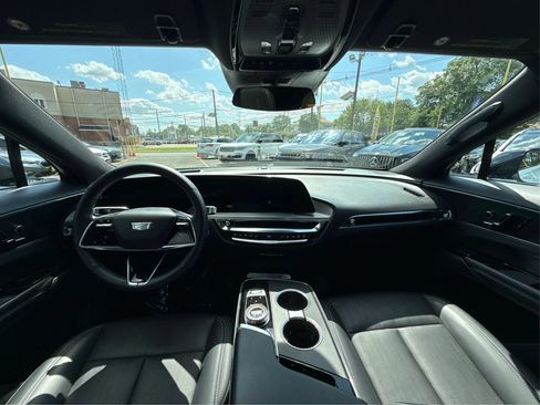 Used 2024 Cadillac Lyriq Sport AWD/4WD image 32