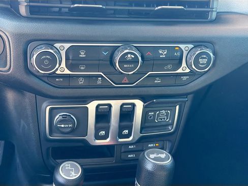 Used 2024 Jeep Wrangler Sport S image 30