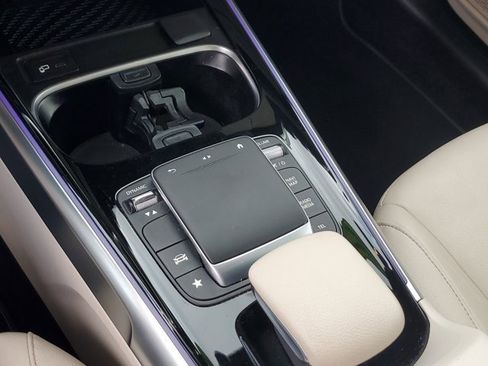 Used 2022 Mercedes-Benz GLB 250 image 27