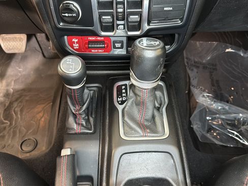 Used 2018 Jeep Wrangler Unlimited Rubicon AWD/4WD image 22