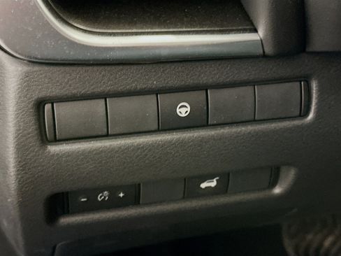 Used 2023 Nissan Rogue SV w/ SV Premium Package image 17