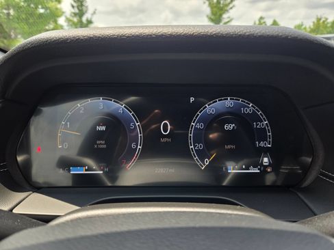 Used 2025 Jeep Grand Cherokee Altitude AWD/4WD image 24