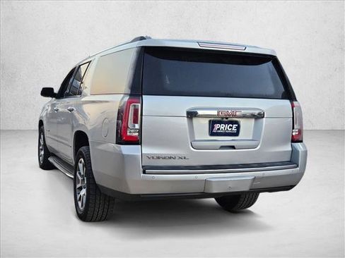 Used 2019 GMC Yukon XL Denali image 7