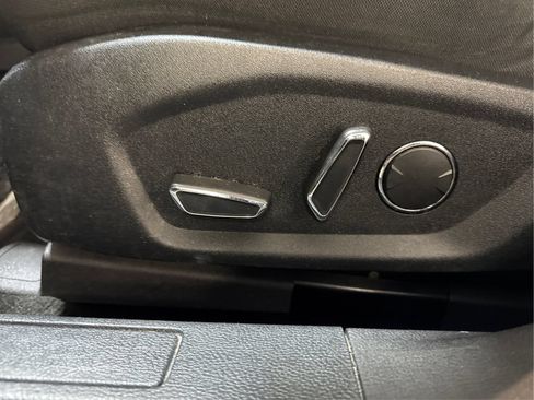 Used 2019 Ford Fusion SE FWD image 18