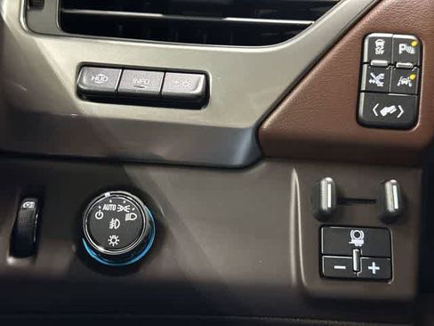 Used 2018 Chevrolet Tahoe Premier RWD image 19