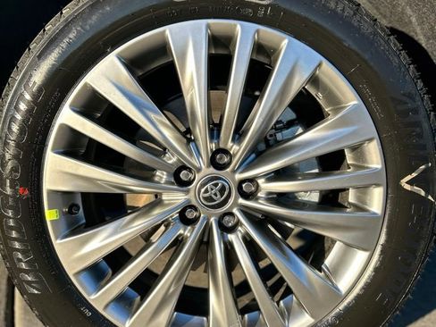 New 2026 Toyota Highlander Platinum AWD/4WD image 9