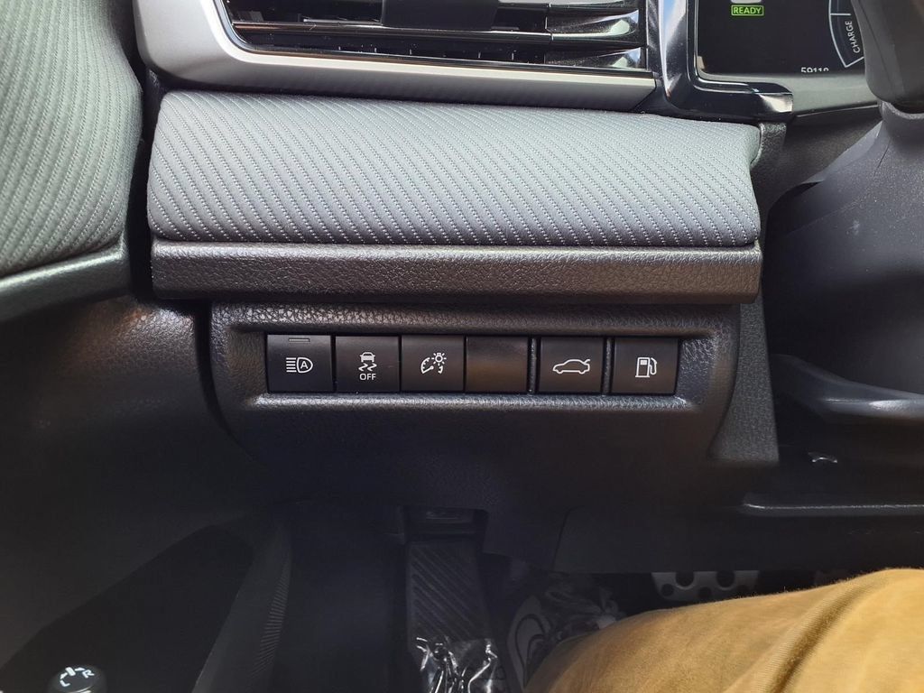 Used 2025 Toyota Camry SE FWD image 18