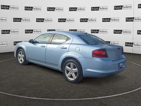Used 2013 Dodge Avenger SE image 4