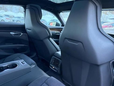 Used 2023 Audi e-tron GT Premium Plus image 30