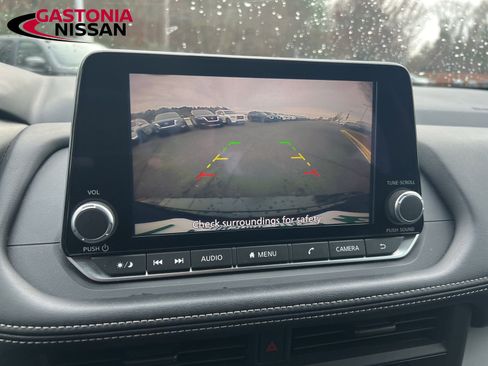 Used 2024 Nissan Rogue S image 47