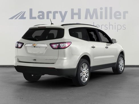Used 2014 Chevrolet Traverse LT FWD image 2