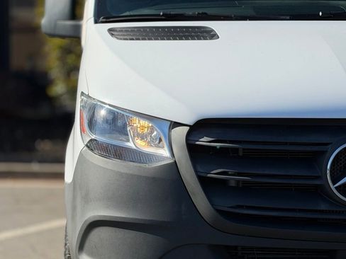 Used 2021 Mercedes-Benz Sprinter 2500 image 4