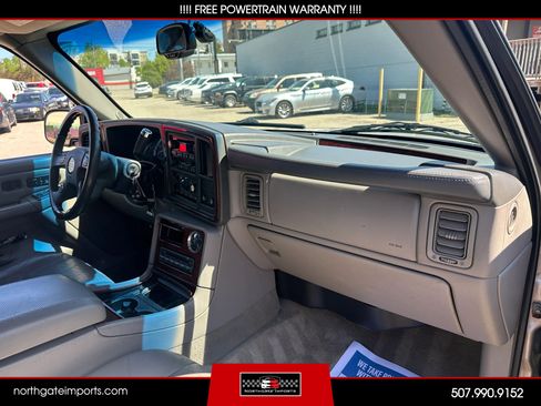 Used 2005 Cadillac Escalade AWD image 16