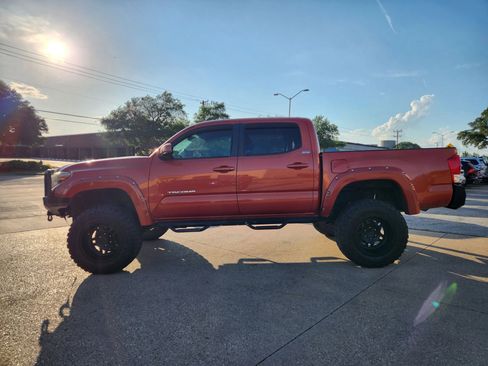 Used 2017 Toyota Tacoma SR5 w/ Tow Package AWD/4WD image 1