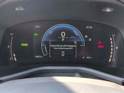 Used 2025 Toyota Camry SE FWD image 9
