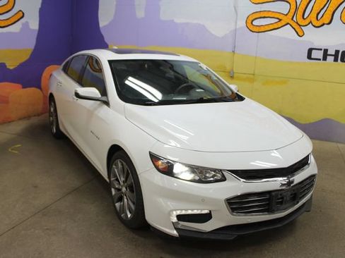 Used 2018 Chevrolet Malibu Premier w/ Premier True North Edition FWD image 2