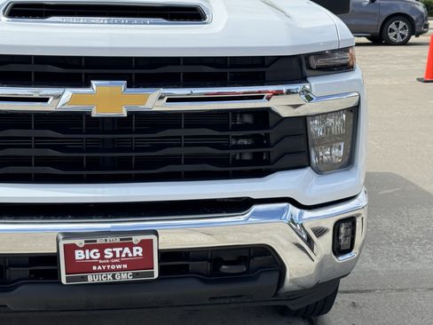 Used 2025 Chevrolet Silverado 2500 LT w/ Convenience Package AWD/4WD image 5