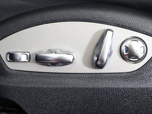 Used 2022 Porsche Macan image 37