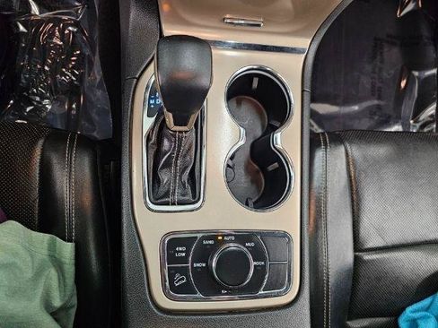 Used 2017 Jeep Grand Cherokee Limited w/ Luxury Group II AWD/4WD image 27