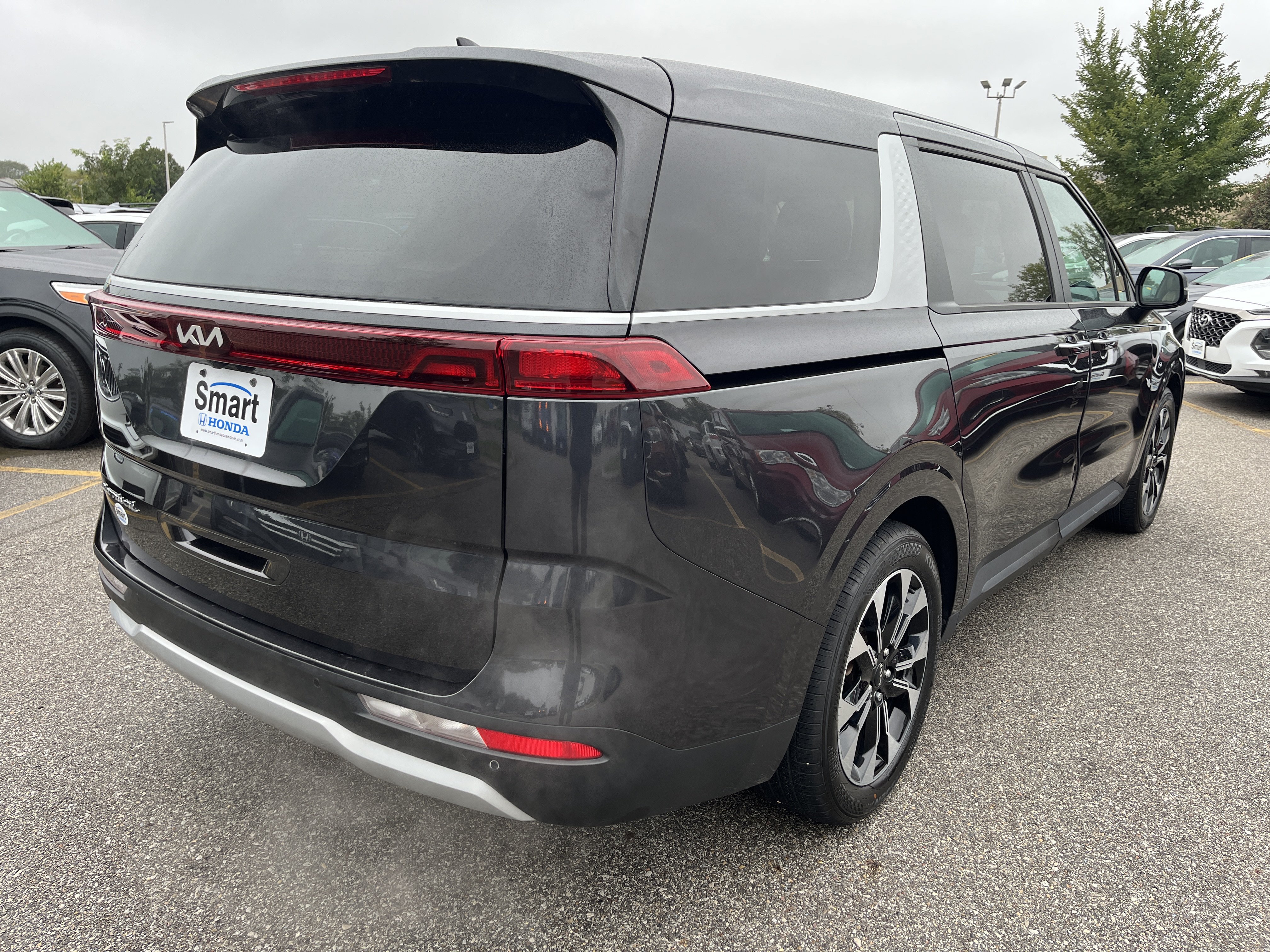 Used 2022 Kia Carnival EX FWD image 5