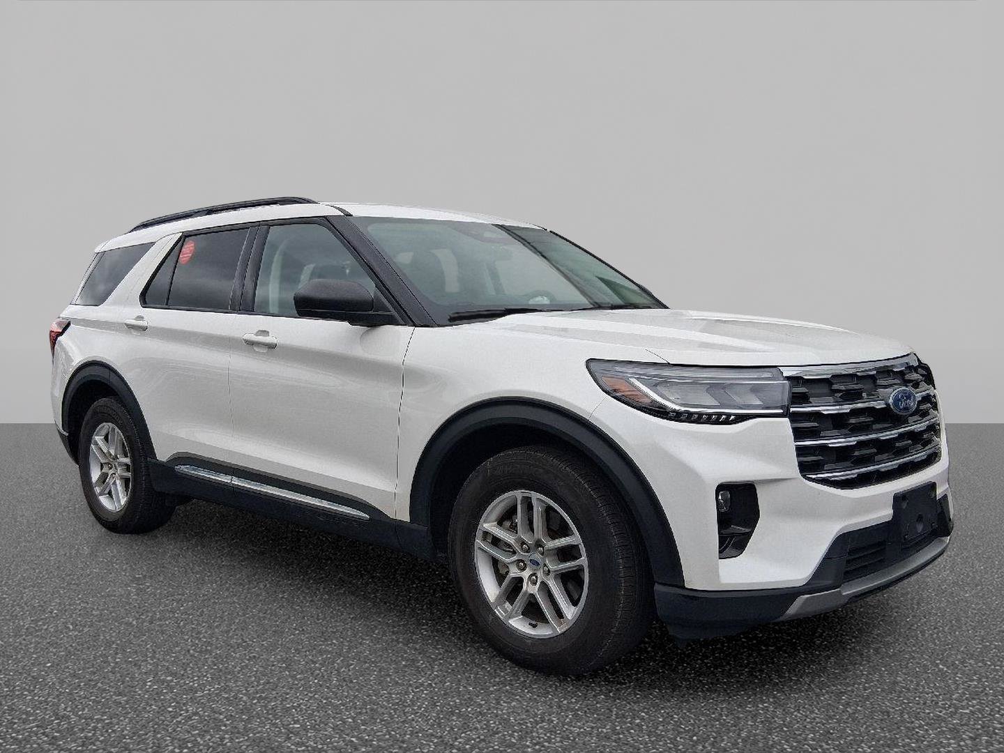 Used 2025 Ford Explorer Active w/ Active Comfort Package RWD image 3