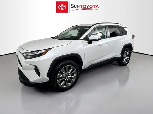 Used 2023 Toyota RAV4 XLE Premium FWD image 9