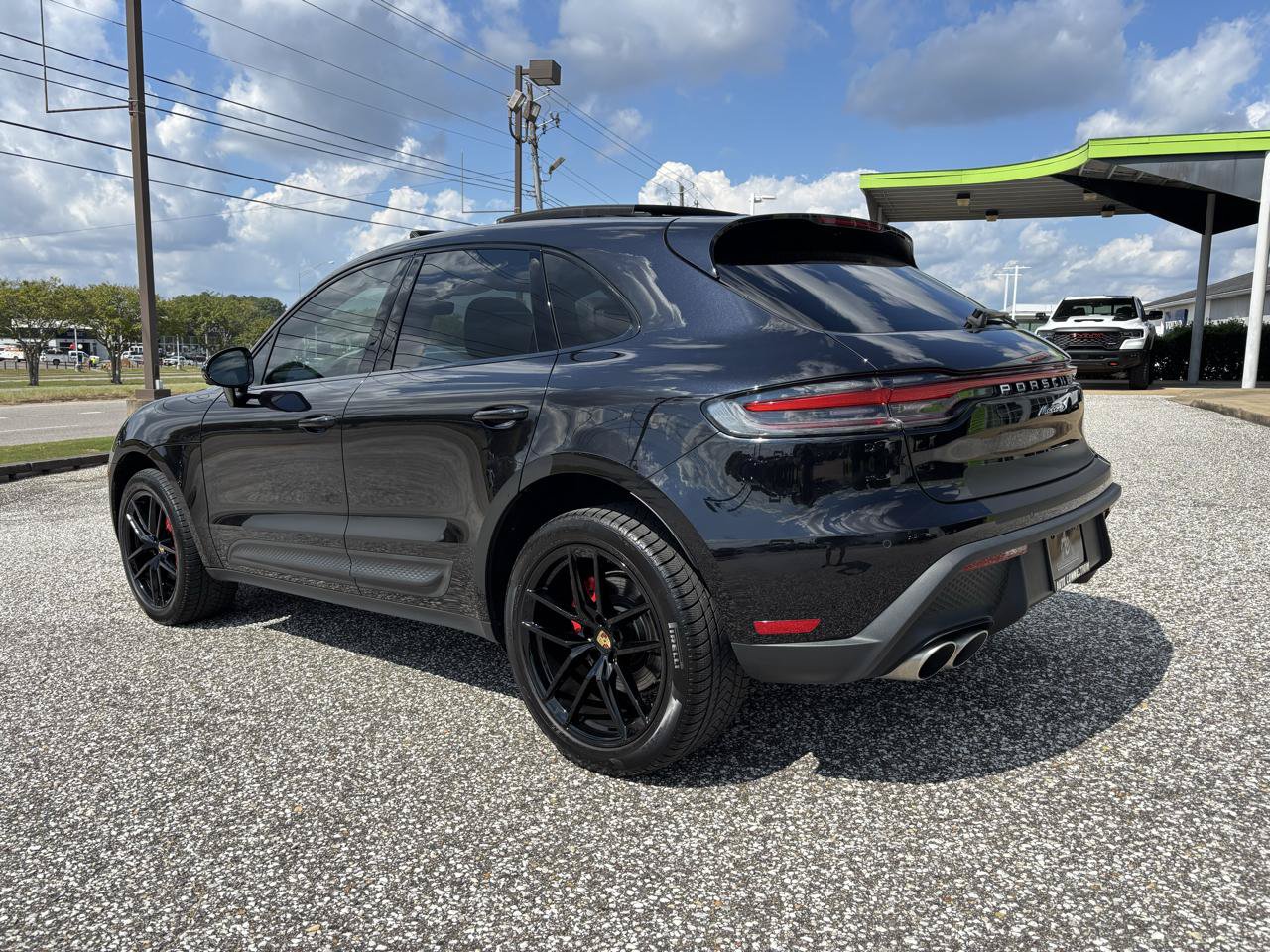 Used 2023 Porsche Macan S AWD/4WD image 4