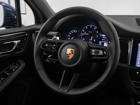 Used 2025 Porsche Macan image 29