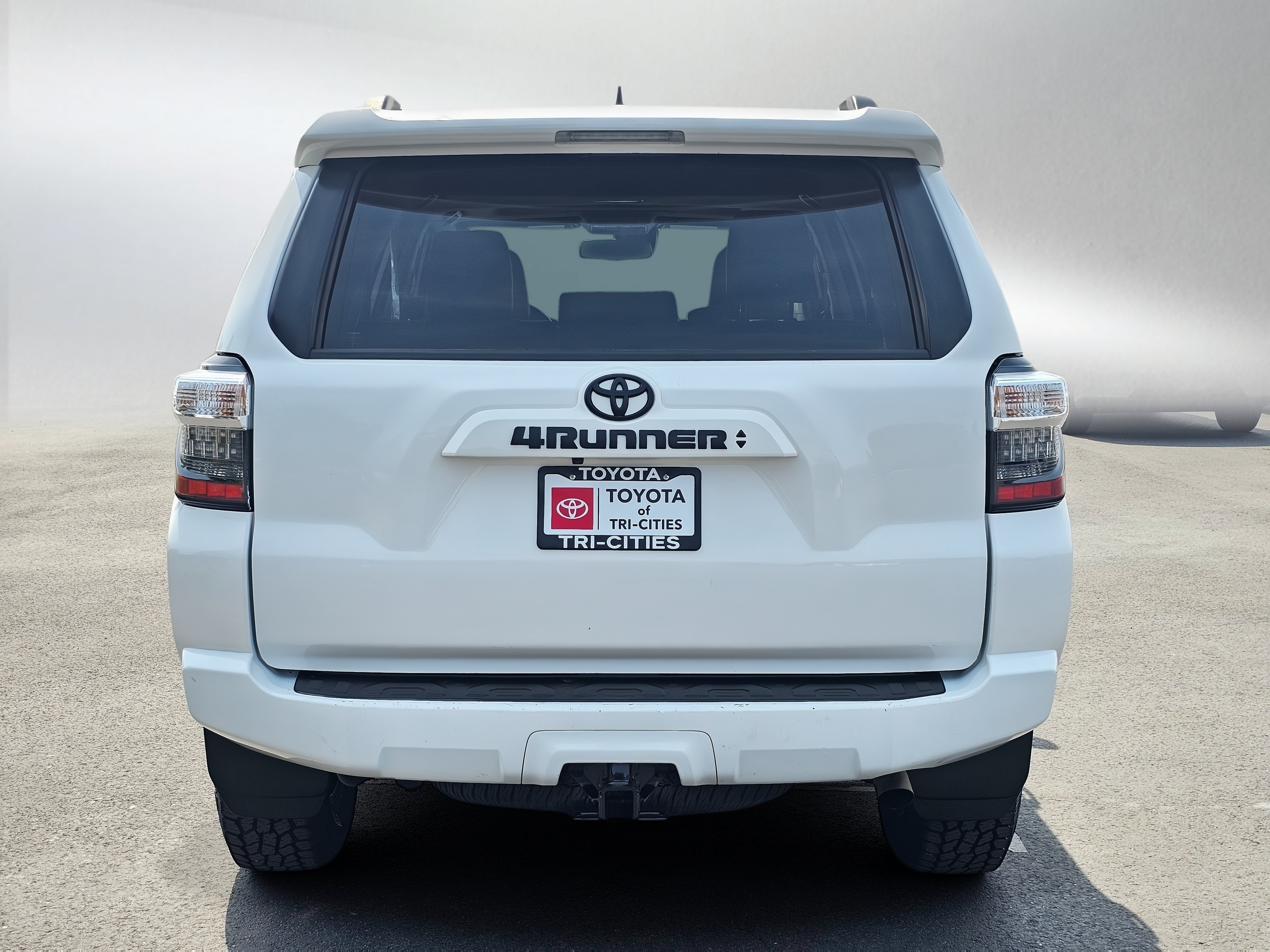 Used 2023 Toyota 4Runner SR5 Premium w/ Moonroof Package AWD/4WD image 4