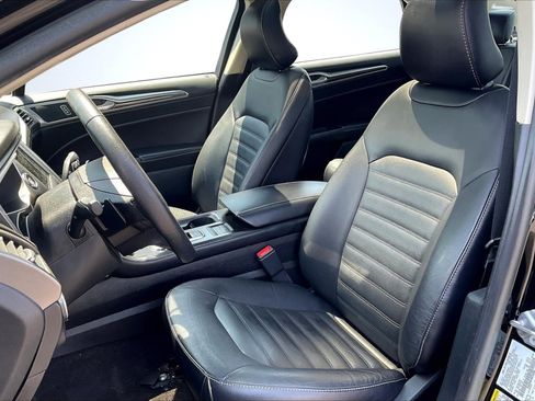 Used 2018 Ford Fusion SE w/ Fusion SE Technology Package FWD image 25