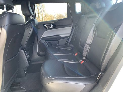 Used 2025 Jeep Compass Limited image 27