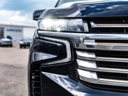 Used 2024 Chevrolet Suburban High Country w/ Advanced Technology Package image 10