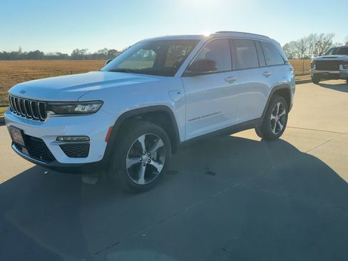 New 2023 Jeep Grand Cherokee 4WD 4xe w/ Luxury Tech Group II image 5
