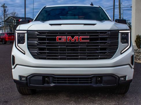 Used 2024 GMC Sierra 1500 Elevation AWD/4WD image 2