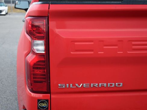 Used 2023 Chevrolet Silverado 1500 Custom image 8