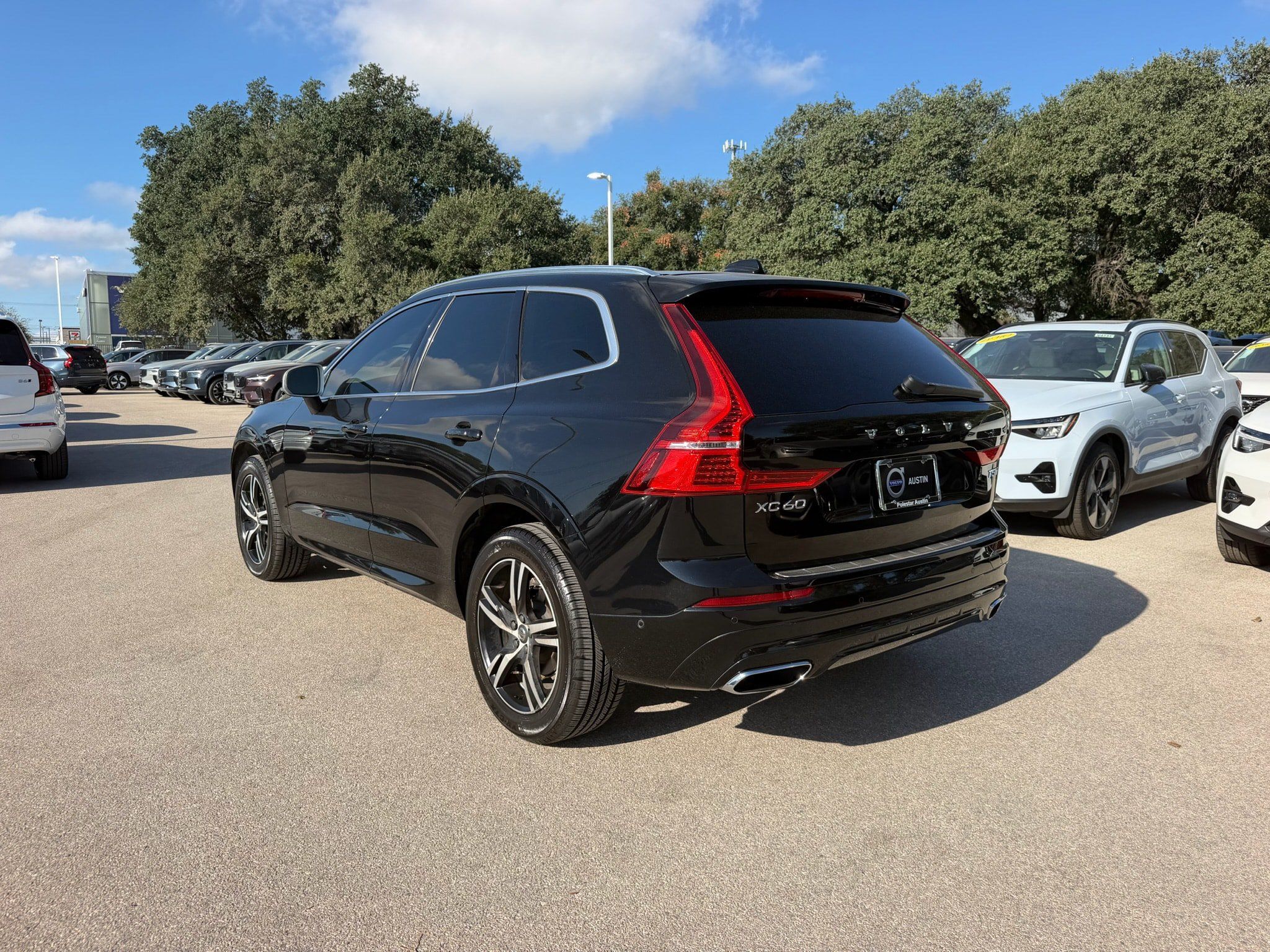 Used 2019 Volvo XC60 T5 R-Design w/ Protection Package Premier FWD image 4