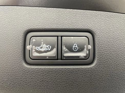 Used 2023 Genesis GV70 2.5T Advanced w/ Advanced Package image 17