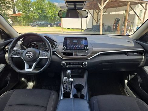 Used 2025 Nissan Altima 2.5 SV FWD image 24