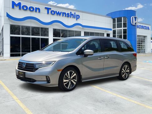 Used 2023 Honda Odyssey Touring image 3