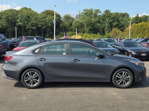 Used 2022 Kia Forte LXS FWD image 3
