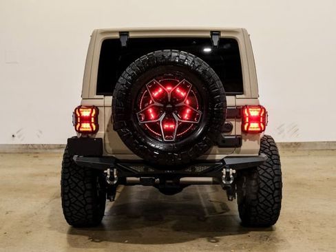 Used 2025 Jeep Wrangler Unlimited Rubicon w/ Technology Group image 13