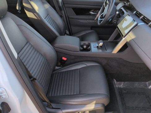 Used 2025 Land Rover Discovery Sport S image 23