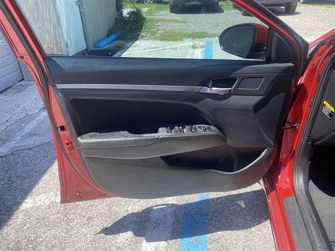 Used 2017 Hyundai Elantra Value Edition FWD image 9