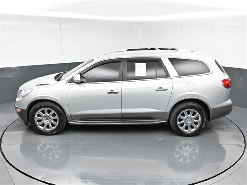 Used 2011 Buick Enclave CXL image 28