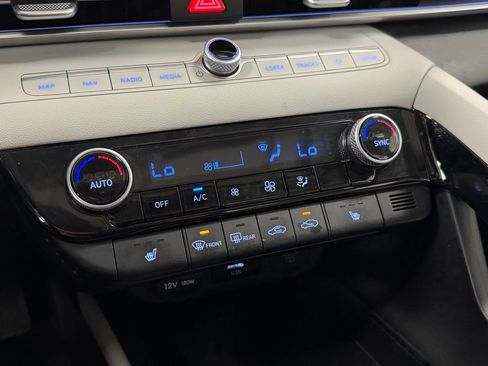 Certified 2024 Hyundai Elantra Limited image 22