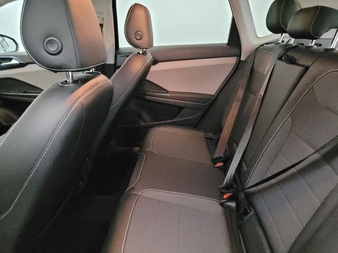 Used 2022 Volkswagen Taos SE image 18