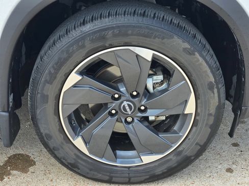 Used 2024 Nissan Rogue SV w/ SV Premium Package FWD image 9