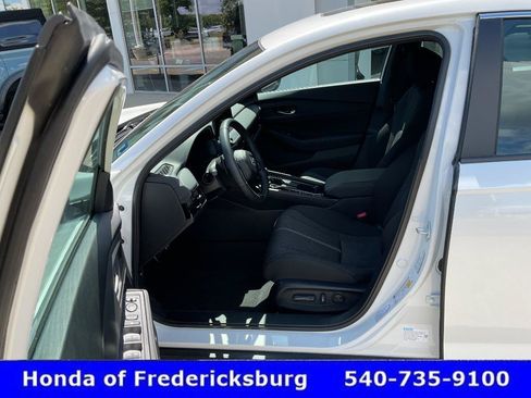 Used 2025 Honda Accord Sport image 25