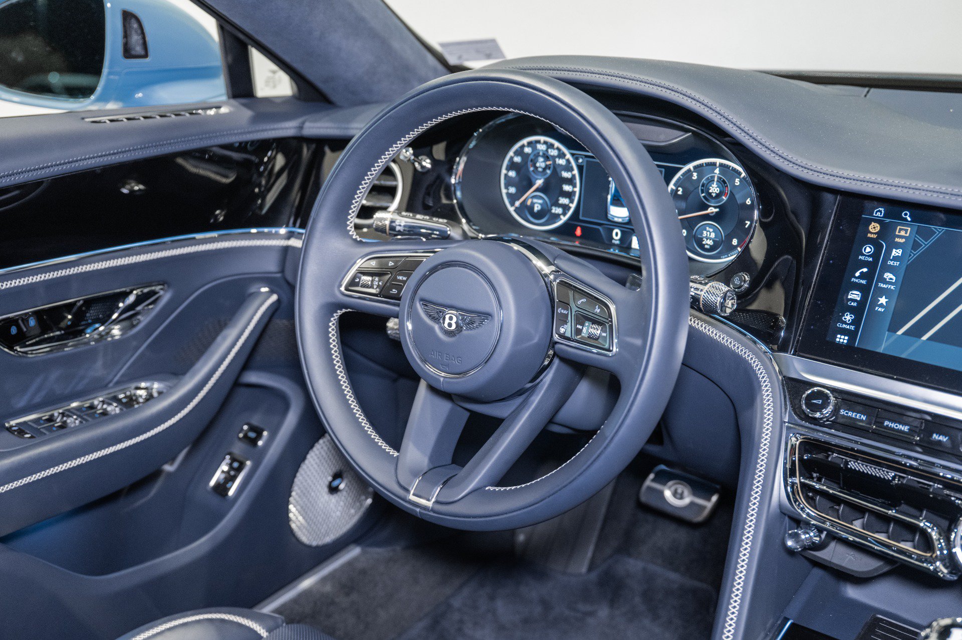 Used 2024 Bentley Flying Spur V8 AWD/4WD image 35