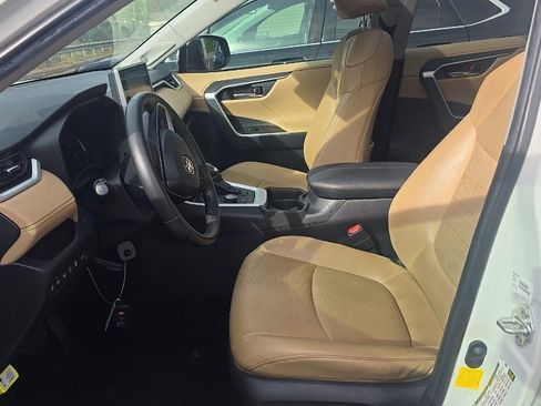 Used 2020 Toyota RAV4 Limited AWD/4WD image 5